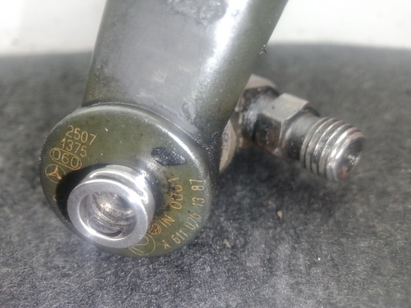 Recambio de inyector para mercedes-benz clk (c209) clk 270 cdi (209.316) referencia OEM IAM A6110701387  