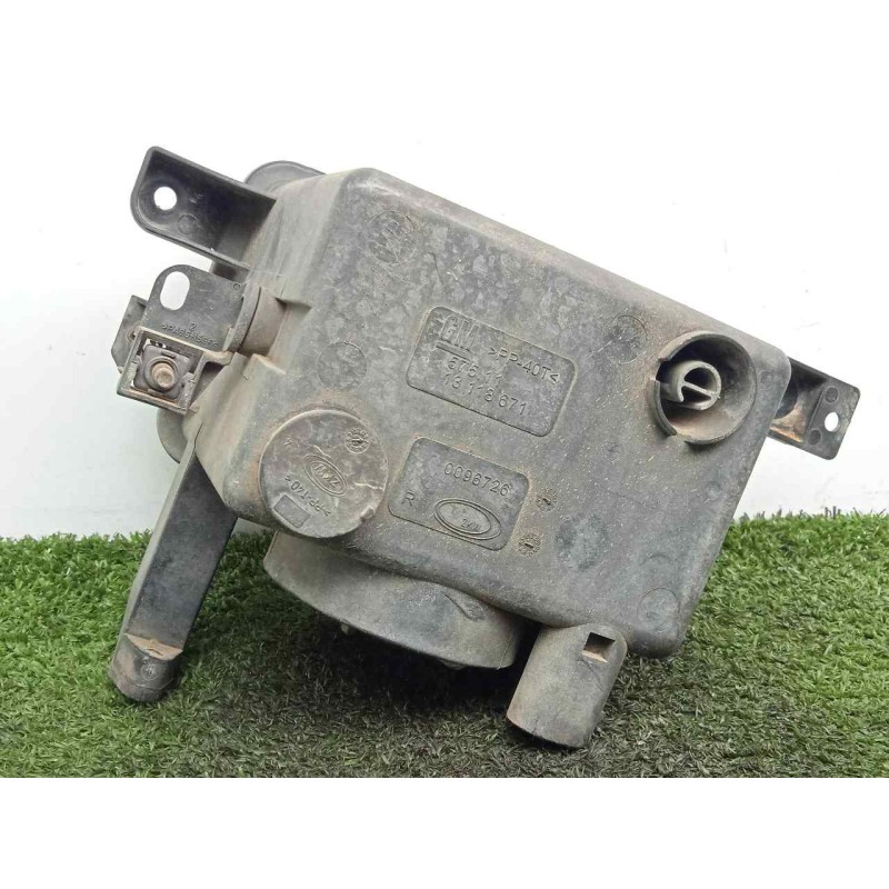 Recambio de faro antiniebla derecho para opel corsa c 1.3 16v cdti cat (z 13 dt / ln9) referencia OEM IAM 13118671  