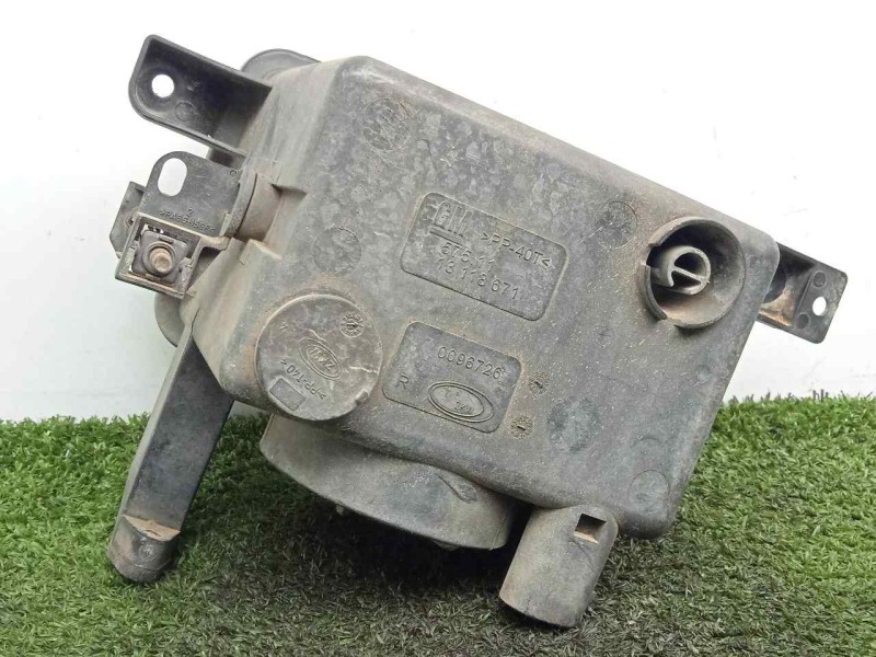 Recambio de faro antiniebla derecho para opel corsa c 1.3 16v cdti cat (z 13 dt / ln9) referencia OEM IAM 13118671  