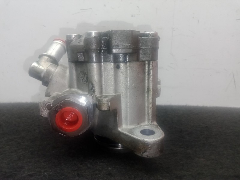 Recambio de bomba direccion para fuso (mitsubishi) canter 7c18 referencia OEM IAM 7693955610 - 504371397  BOSCH