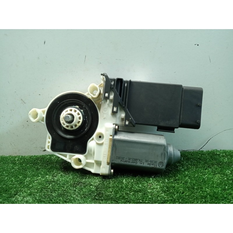Recambio de motor elevalunas delantero derecho para volkswagen golf iv berlina (1j1) 1.8 referencia OEM IAM 1J1959802B-977610143