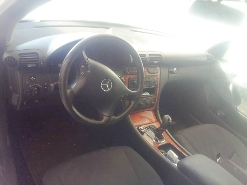 mercedes-benz clase c (w203) del año 2001