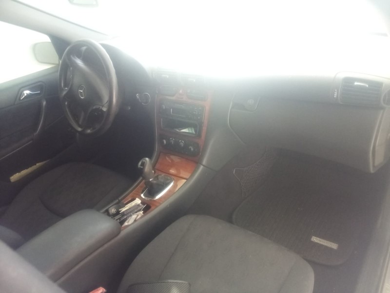 mercedes-benz clase c (w203) del año 2001