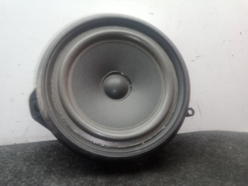 Recambio de sistema audio / radio cd para seat exeo (3r2) 2.0 tdi referencia OEM IAM 8E0035411  ALTAVOZ