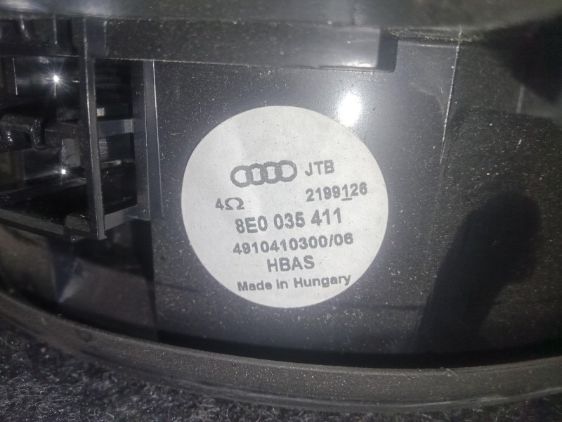 Recambio de sistema audio / radio cd para seat exeo (3r2) 2.0 tdi referencia OEM IAM 8E0035411  ALTAVOZ