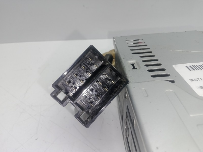 Recambio de sistema audio / radio cd para renault clio iii 1.2 referencia OEM IAM E1110R035656  