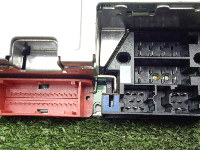 Recambio de sistema audio / radio cd para renault espace iv (jk0) 3.5 v6 referencia OEM IAM 8200205833  