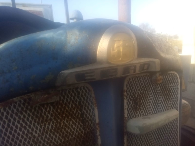 Recambio de moldura para ebro super 55 tractor referencia OEM IAM EMBLEMA EBRO  