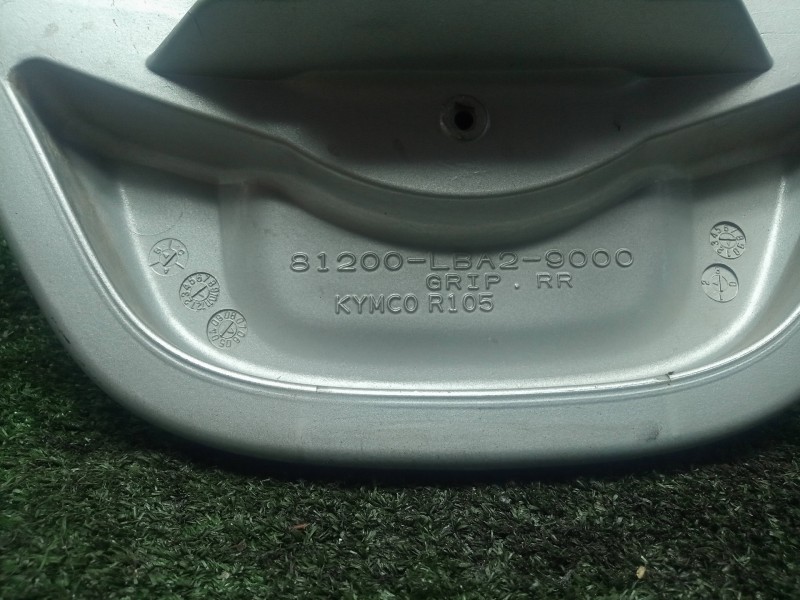 Recambio de moldura para kymco xciting 250/300/500 referencia OEM IAM 81200LBA29000 ASIDERA.TRASERA 