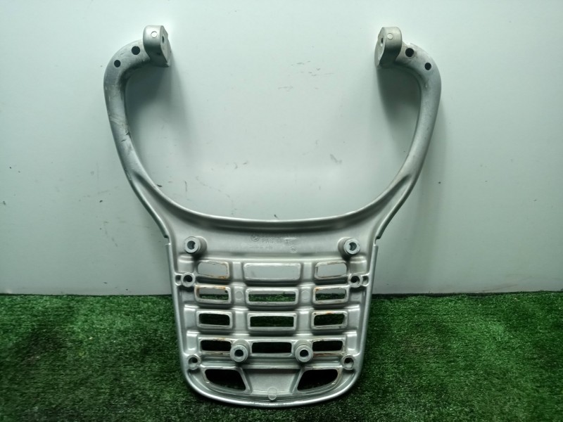 Recambio de moldura para bmw f 650 referencia OEM IAM 52532346020 ASA DE MALETERO ASIDERO