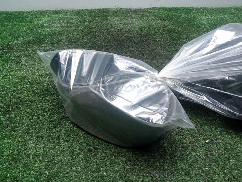 Recambio de moldura para honda pcx 125 referencia OEM IAM 80115K97T000 - 80121K97T000 - 80131K97T000 - 77237K35V001 JUEGO.MOLDUR