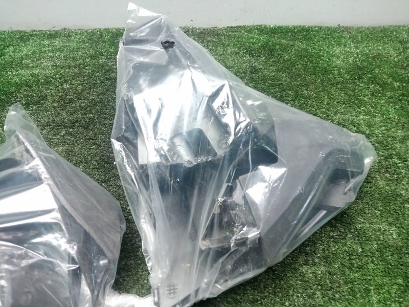 Recambio de moldura para honda pcx 125 referencia OEM IAM 80115K97T000 - 80121K97T000 - 80131K97T000 - 77237K35V001 JUEGO.MOLDUR