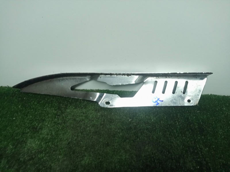 Recambio de moldura para keeway superlight 125 referencia OEM IAM 60101K2GP001 CUBRE CADENAS 