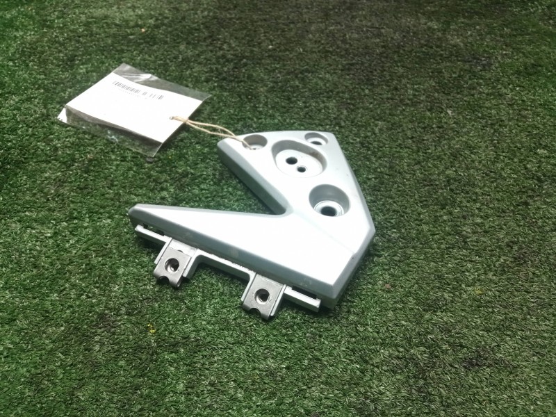 Recambio de moldura para hyosung gt 650i referencia OEM IAM 94413HN9100  