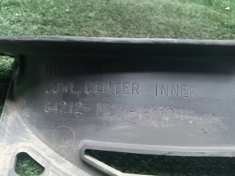 Recambio de moldura para honda transalp/africa twin/varadero referencia OEM IAM 64212MCB6110  