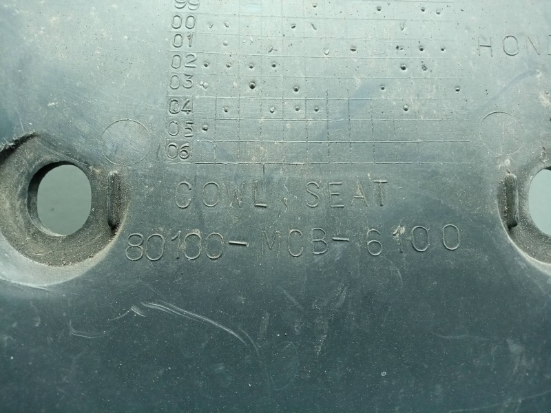 Recambio de moldura para honda transalp/africa twin/varadero referencia OEM IAM 80100MCB6100  