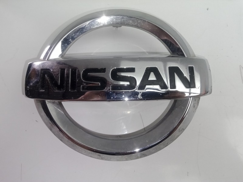 Recambio de moldura para nissan juke (f15) 1.2 16v cat referencia OEM IAM  INSIGNIA.NISSAN EMBLEMA