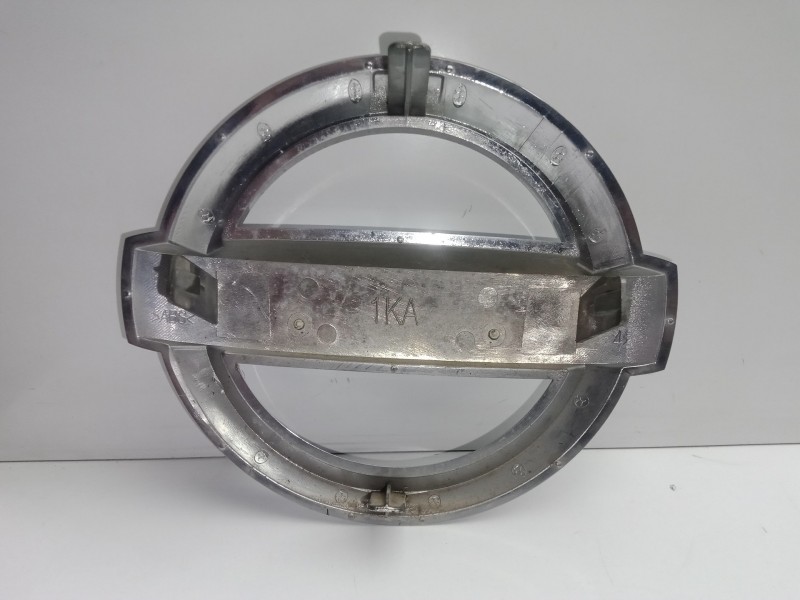 Recambio de moldura para nissan juke (f15) 1.2 16v cat referencia OEM IAM  INSIGNIA.NISSAN EMBLEMA