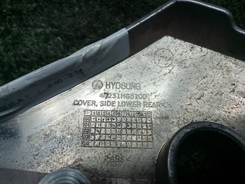 Recambio de moldura para hyosung aquila referencia OEM IAM 47231HG5100  