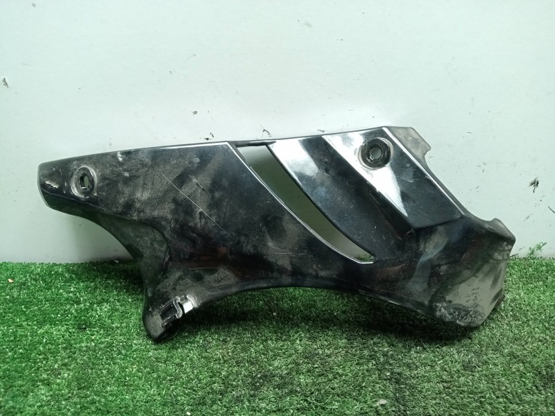 Recambio de moldura para hyosung aquila referencia OEM IAM 47521HG5102  