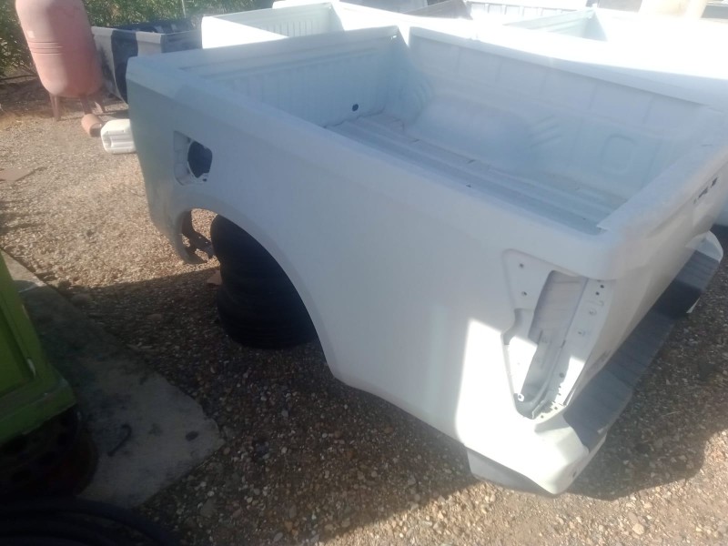 Recambio de caja trasera para isuzu d-max referencia OEM IAM  MODELO DESDE 2020 SIN USAR