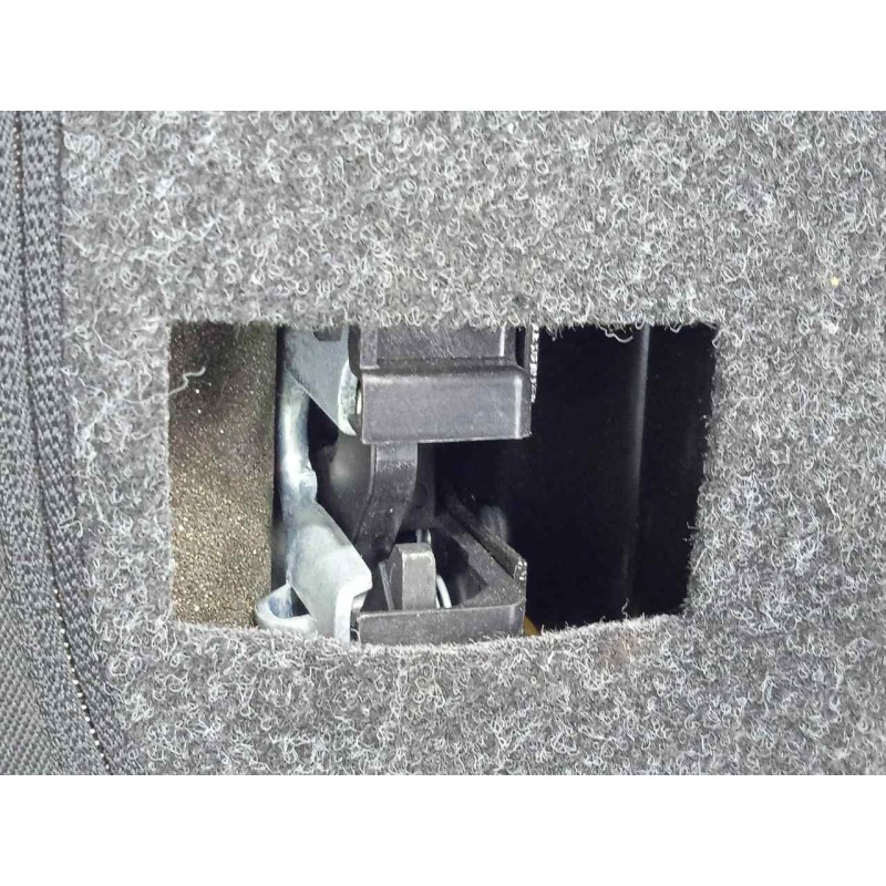 Recambio de asientos trasero izquierdo para skoda fabia combi 1.4 tdi dpf referencia OEM IAM  RESPALDAR 