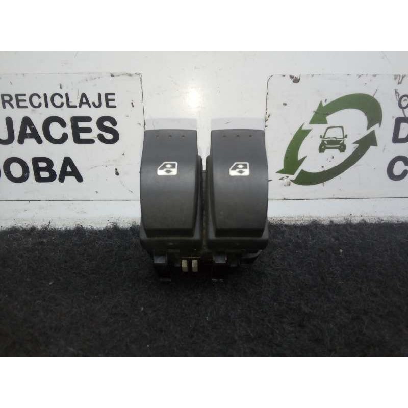 Recambio de mando elevalunas delantero izquierdo para renault laguna ii (bg0) 2.0 referencia OEM IAM  2.BOTONES CONECTOR.BLANCO