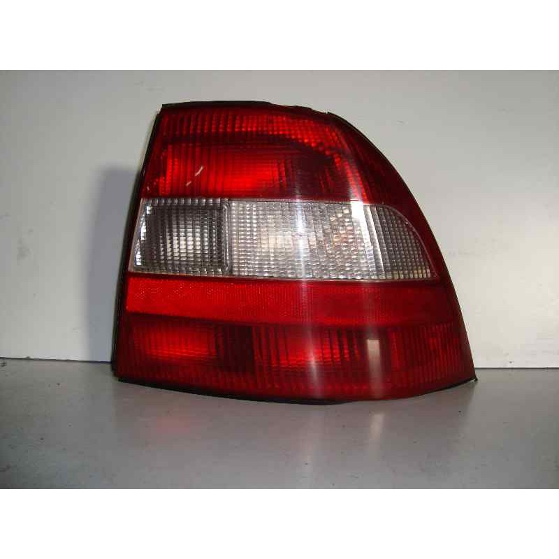 Recambio de piloto trasero derecho para opel vectra b berlina referencia OEM IAM  VECTRA B. - 4.PUERTAS 95-99 - BLANCO