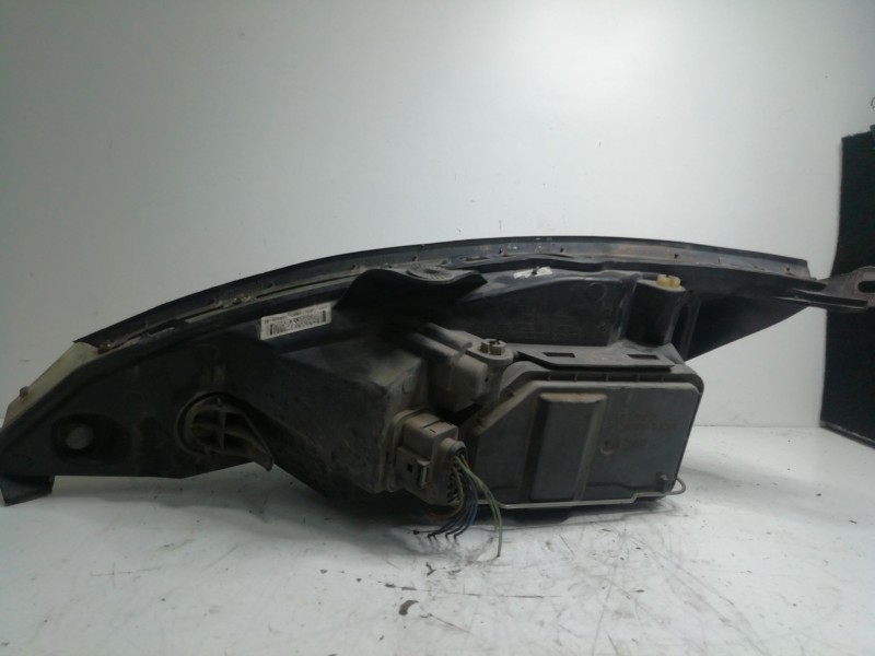 Recambio de faro derecho para ford focus i sedán (dfw) 1.8 tdci referencia OEM IAM 2M5113W029BE  