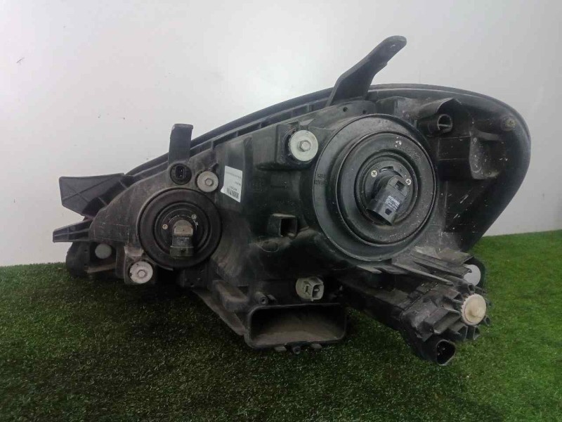 Recambio de faro derecho para toyota avensis verso (m20) 2.0 16v vvt-i referencia OEM IAM   