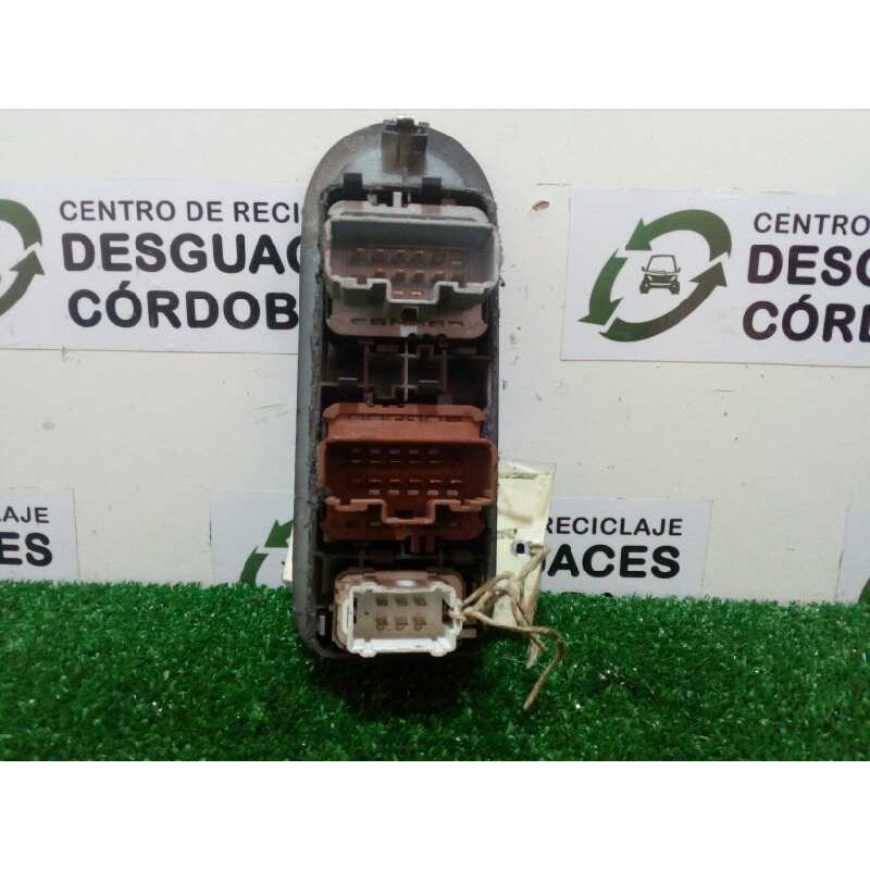 Recambio de mando elevalunas delantero izquierdo para renault scenic ii 1.9 dci diesel referencia OEM IAM 315042A MARRON / GRIS 