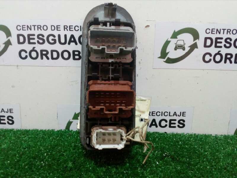 Recambio de mando elevalunas delantero izquierdo para renault scenic ii 1.9 dci diesel referencia OEM IAM 315042A MARRON / GRIS 