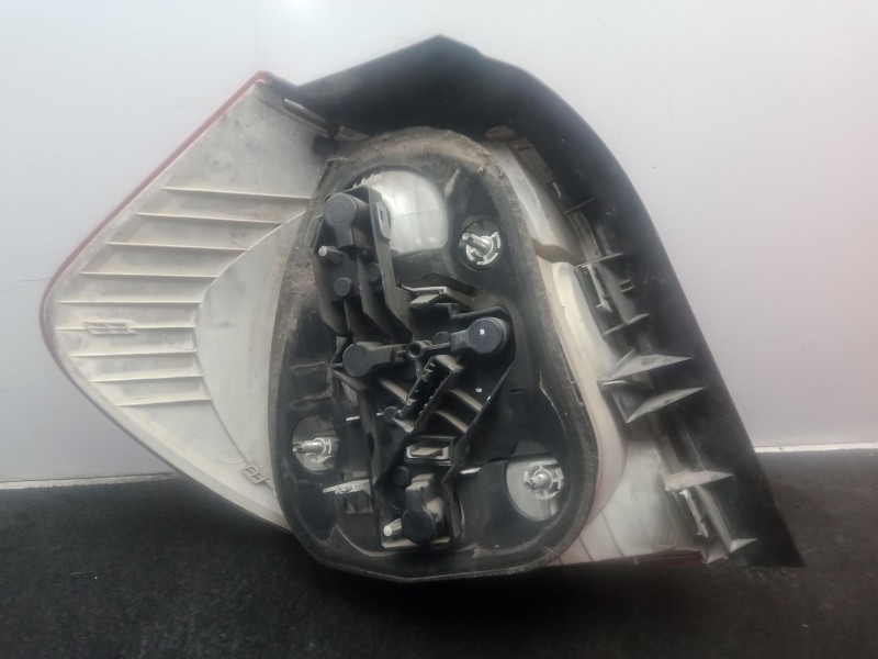 Recambio de piloto trasero derecho para bmw 1 (e87) 118 d referencia OEM IAM 692450212 - 3016380000  VALEO