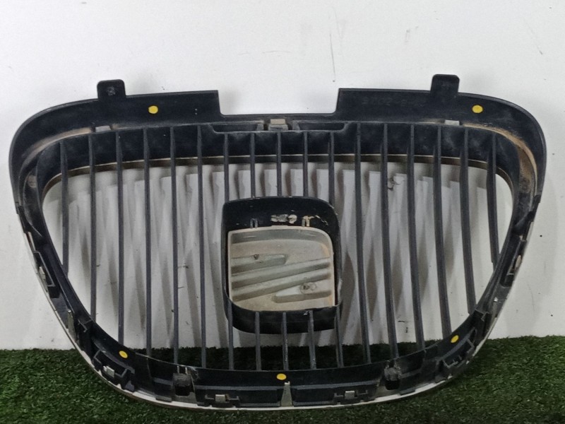 Recambio de rejilla delantera para seat altea (5p1) 2.0 tdi referencia OEM IAM   