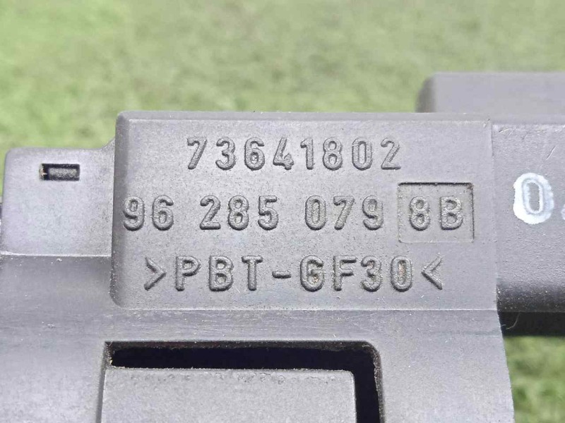 Recambio de antena para citroën saxo 1.5 diesel referencia OEM IAM 962850798  