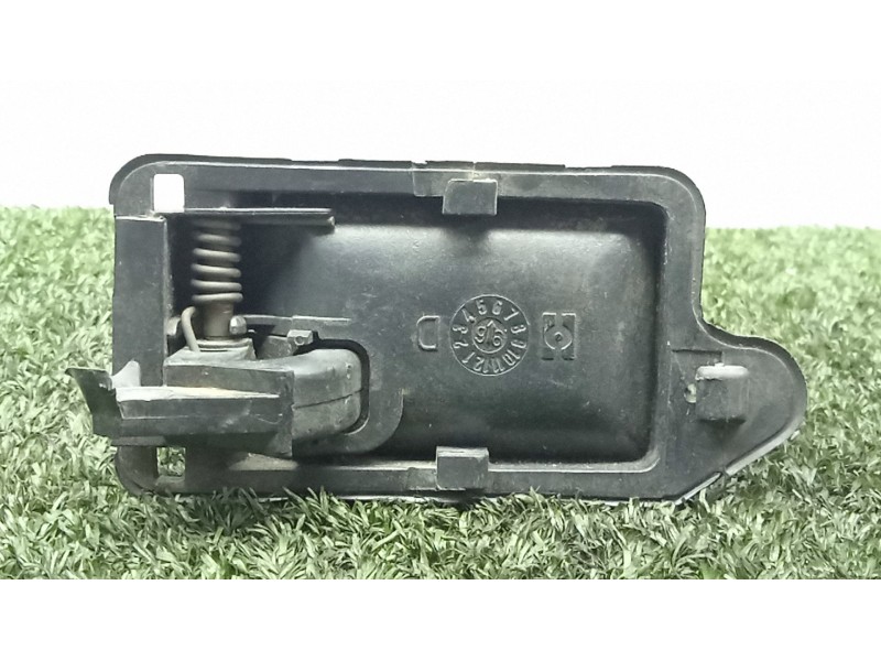 Recambio de maneta interior trasera derecha para peugeot 205 berlina 1.1 referencia OEM IAM   