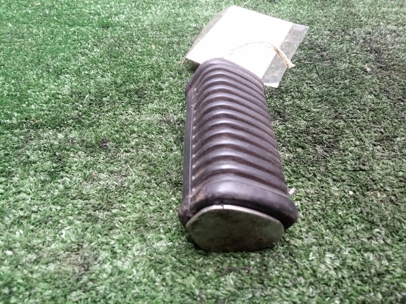 Recambio de posapie para hyosung aquila referencia OEM IAM 43600H93B00 TRASERO.DERECHO 