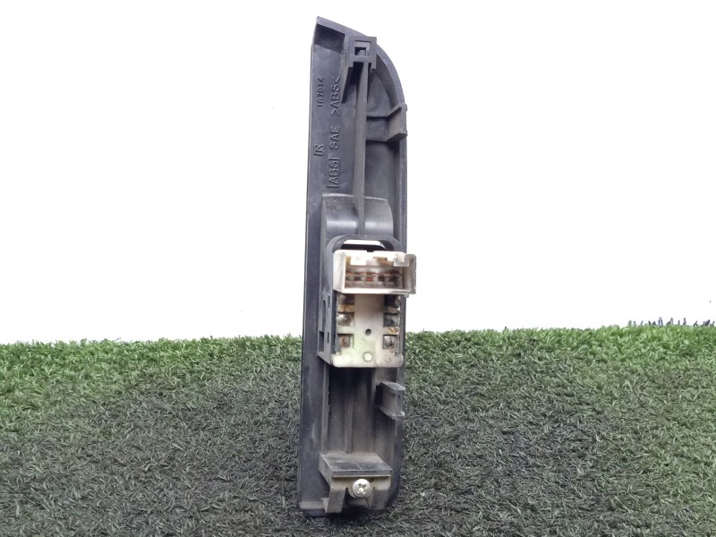 Recambio de mando elevalunas delantero derecho para isuzu n-series npr / nqr 4.8 referencia OEM IAM SIN REFERENCIA  1.BOTON