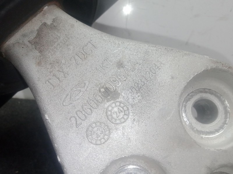 Recambio de soporte motor izquierdo para omoda 5 1.6 tgdi referencia OEM IAM 206000096AA  