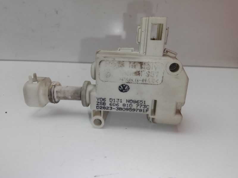 Recambio de mando cierre centralizado para volkswagen polo (9n3) 1.4 16v referencia OEM IAM 6Q6810773C 2.PINES 