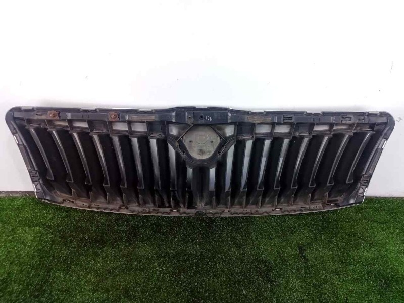 Recambio de rejilla delantera para skoda octavia berlina (1z3) 1.6 referencia OEM IAM 1Z0853661A  