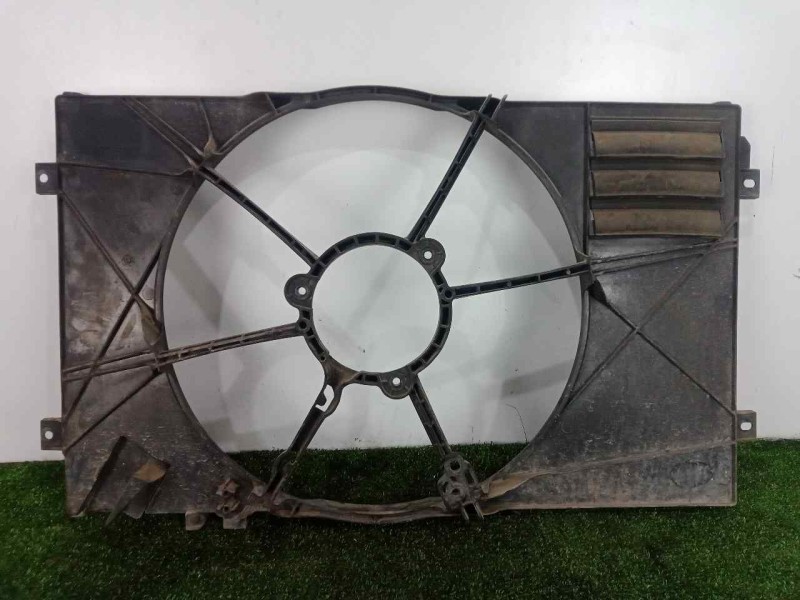 Recambio de calandra delantera de radiador para skoda octavia berlina (1z3) 1.6 referencia OEM IAM 1K0121205AA - 1K0121207AS  