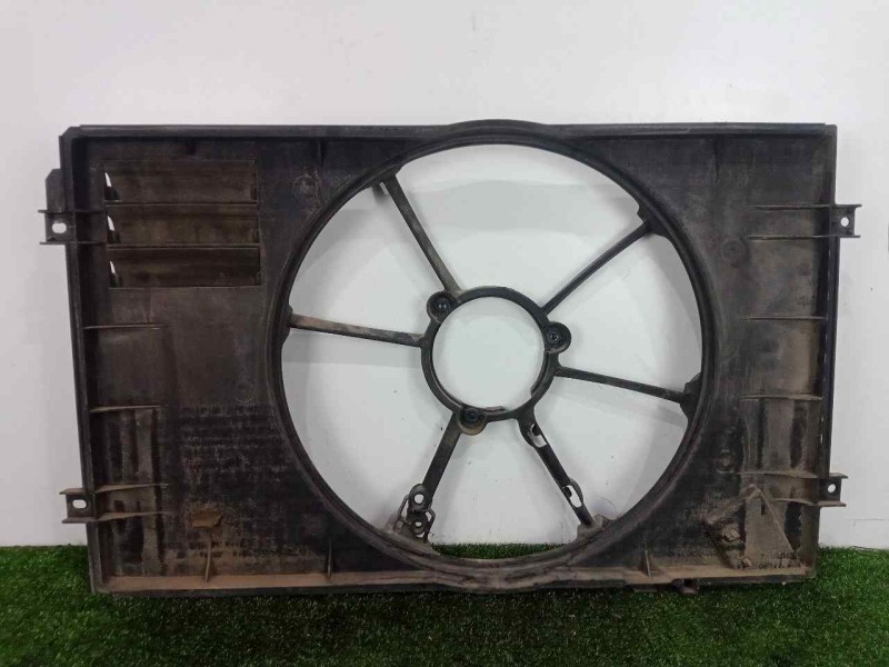 Recambio de calandra delantera de radiador para skoda octavia berlina (1z3) 1.6 referencia OEM IAM 1K0121205AA - 1K0121207AS  