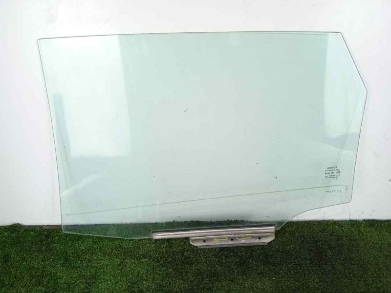 Recambio de luna trasera derecha para toyota auris 1.4 turbodiesel cat referencia OEM IAM 6810302340  