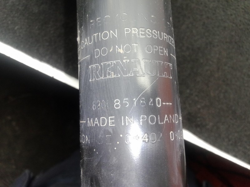 Recambio de amortiguador delantero izquierdo para renault scenic ii 1.6 16v referencia OEM IAM 8200851840  