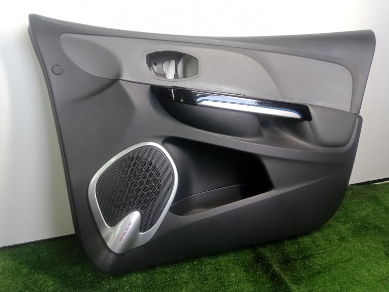 Recambio de guarnecido puerta delantera derecha para renault clio iv 1.2 tce energy referencia OEM IAM   