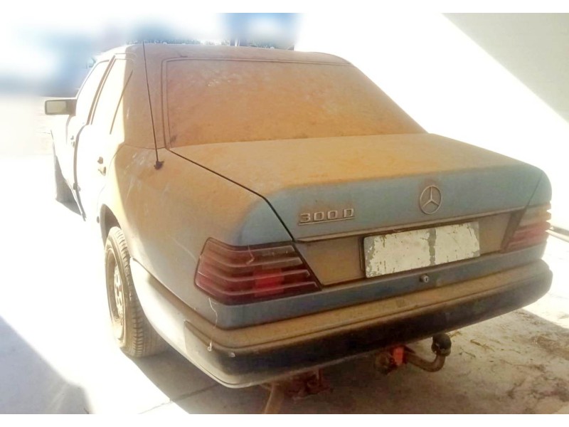 mercedes-benz 124 sedán (w124) del año 1986