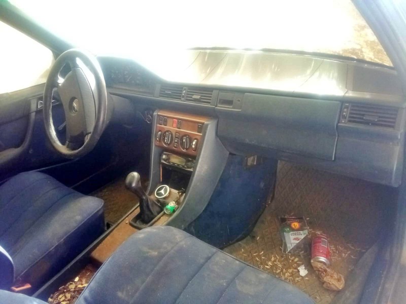 mercedes-benz 124 sedán (w124) del año 1986