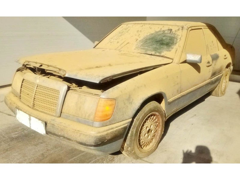 mercedes-benz 124 sedán (w124) del año 1986