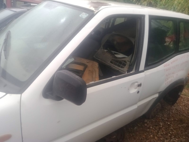 Recambio de puerta delantera izquierda para nissan terrano ii (r20) 2.7 tdi 4wd referencia OEM IAM   